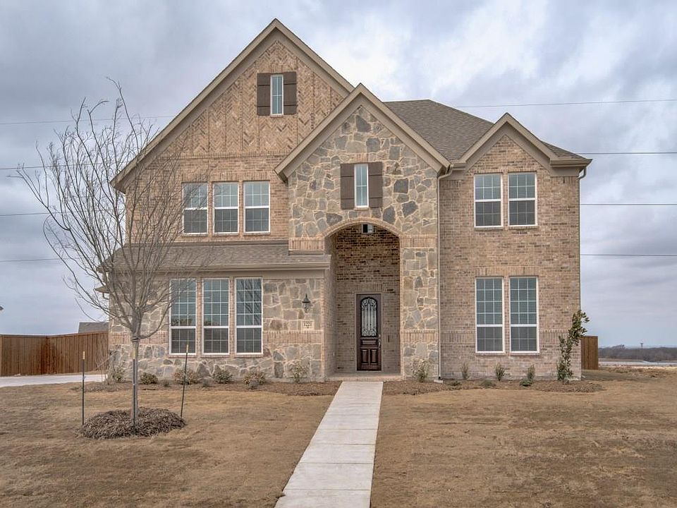 1st image of 1221 Castle Dr