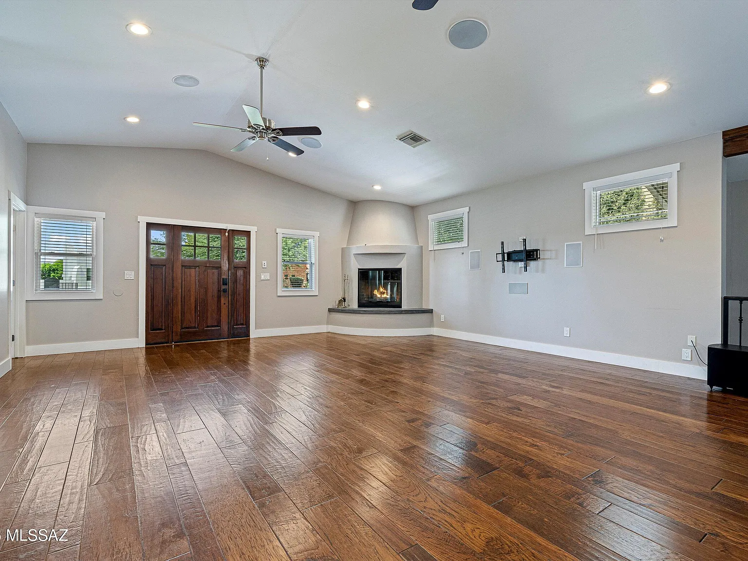 5 bed, 4.5 bath, 3564 sqft, $5,400 — Photo 4