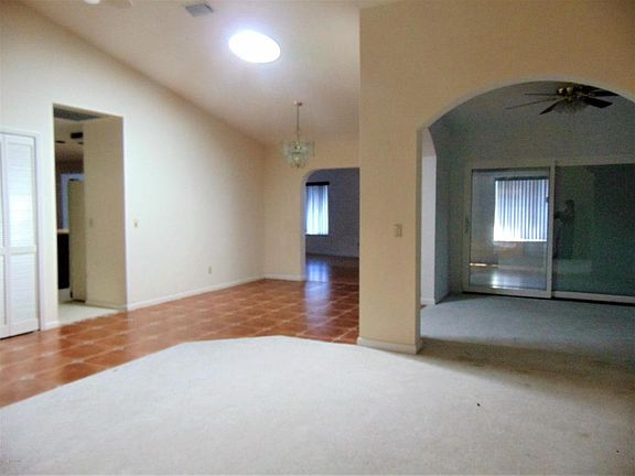 5th image of 1645 Freedom Dr