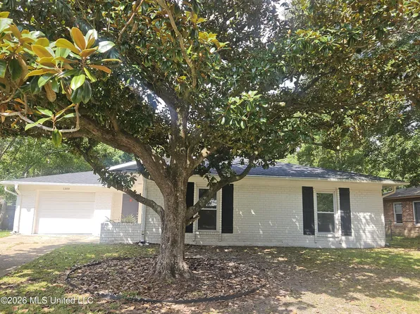 1309 Parktown Dr, Ocean Springs, MS 39564