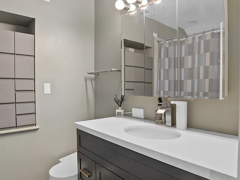 1632 W Blackhawk St #1 — Photo 16