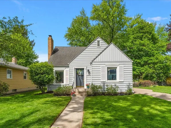 1331 Hillcrest Ave NW, Grand Rapids, MI 49504
