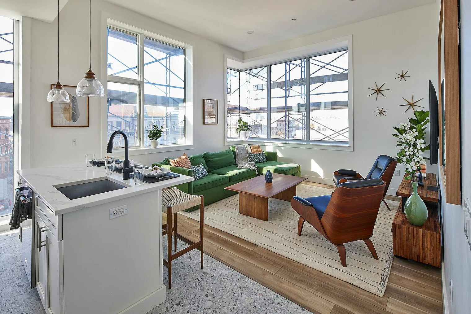 2 bed, 2.0 bath, 1001 sqft, $13,840 — Photo 3