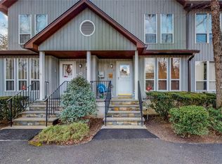 3 Hemlock Cir, Peekskill, NY 10566