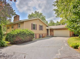 7415 Marlboro Rd, Crystal Lake, IL 60012