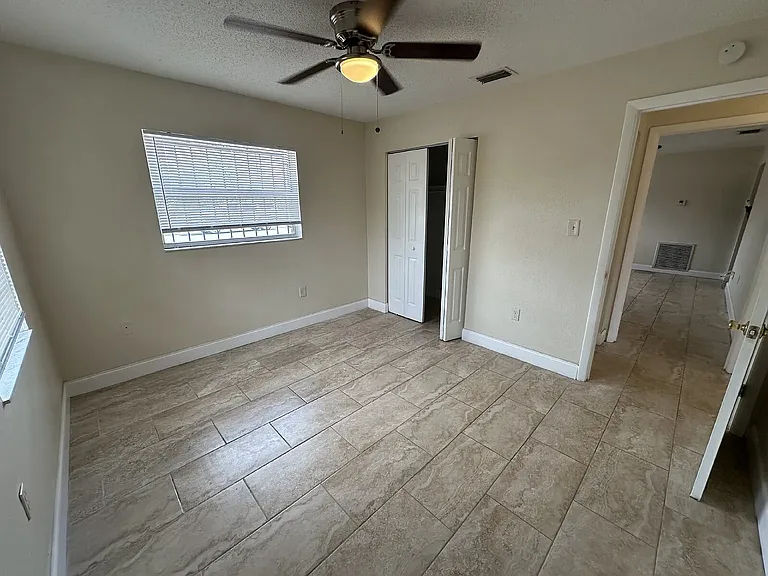 303 W Myrtle St — Photo 6