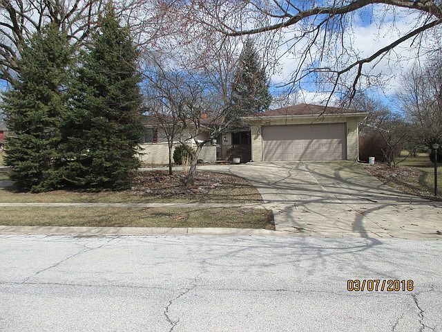 1st image of 725 Tanglewood Ln