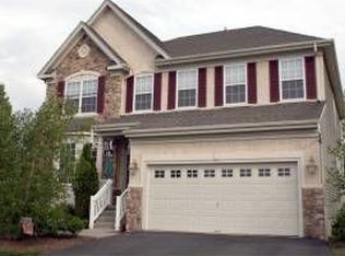 16 Arbor Ct, Clinton, NJ 08809
