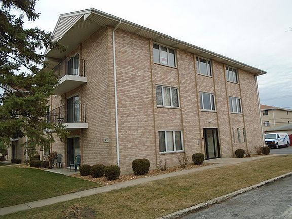 3rd image of 9432 S Kolmar Ave APT 3E