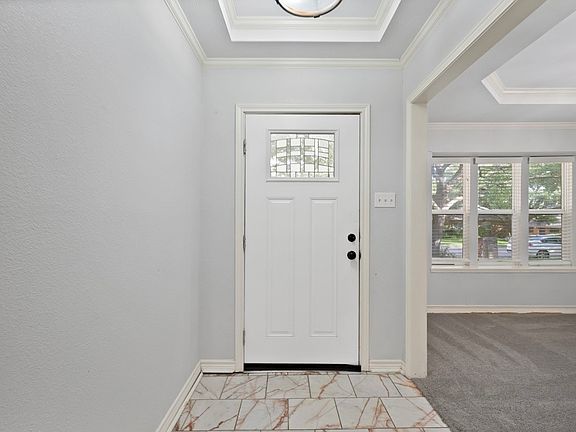 5th image of 1122 Chimneyrock Trl