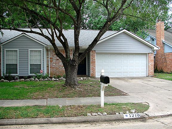 2nd image of 1315 Valley Landing Dr
