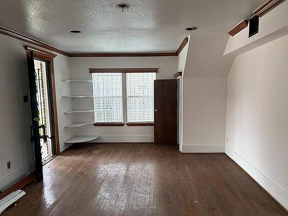 3rd image of 2421 Wilshire St
