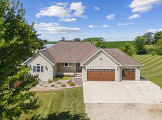 346 Picnic Woods Dr, Waukon, IA 52172
