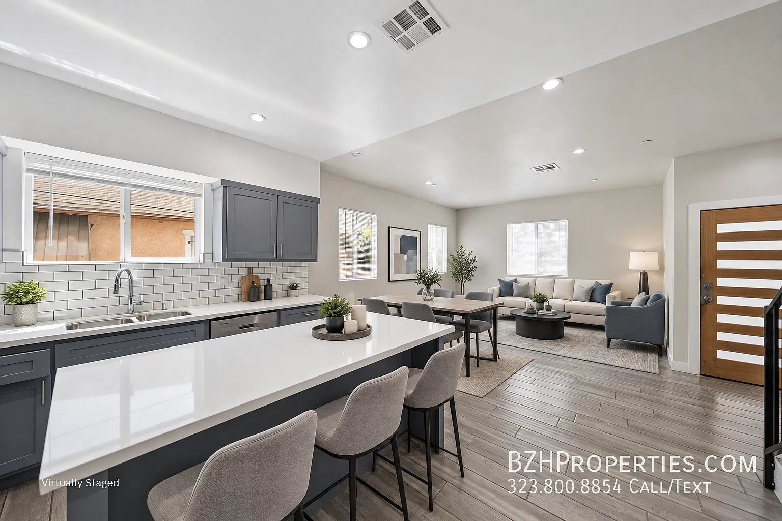 Modern Townhome Near USC Campus! — Photo 1