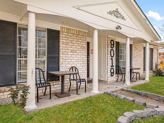 3rd image of 9019 Grape St