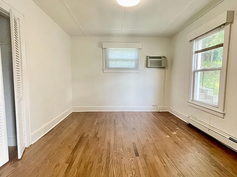 102 South Broadway — Photo 12