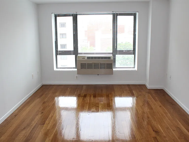 2638 21st St #3G — Photo 8