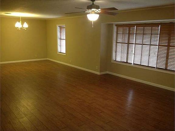 2nd image of 2524 Edgewood Ln