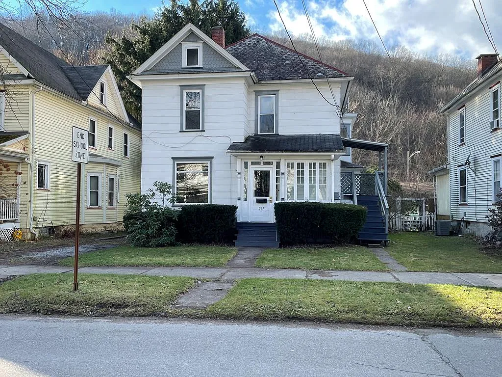 917 Buffalo St photo 1