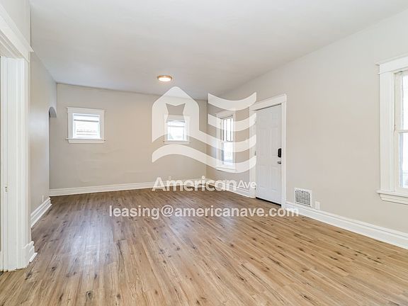 713300_004_living_room_4.jpg
