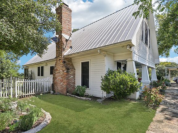 3rd image of 1590 Airport Rd