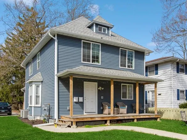 1301 Wolcott Ave, Saint Joseph, MI 49085