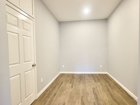 4th image of 298 Troutman St #2D