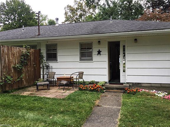 3rd image of 1576 Southeast Blvd