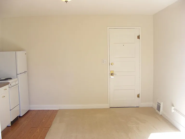115 N Park St #10 — Photo 5