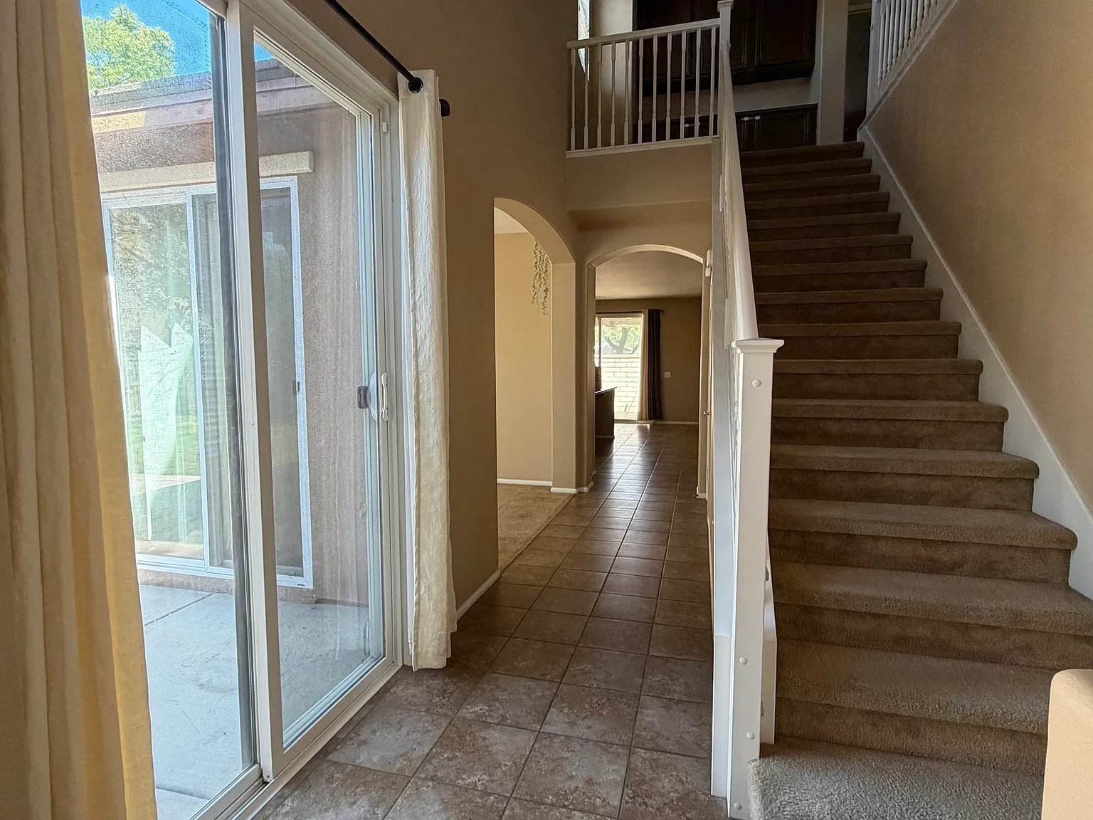4 bed, 2389 sqft, $3,500 — Photo 3