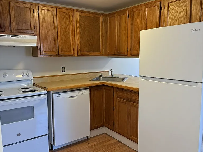 109 Tompkins St — Photo 2