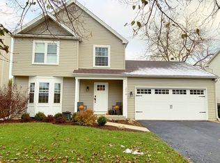 216 Knightsbridge Dr, Mundelein, IL 60060