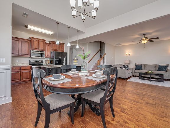 5th image of 433 Tamarac Dr