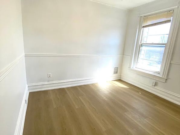 534 Centre Ave APT 2