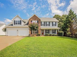 32 Forest Mountain Ct, Sanford, NC 27332