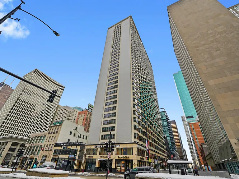 535 N Michigan Ave #1907 — Photo 18