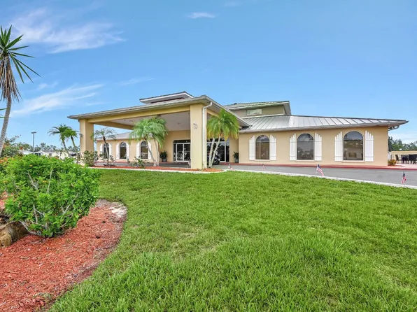 3232 W Green Dr, North Fort Myers, FL 33917