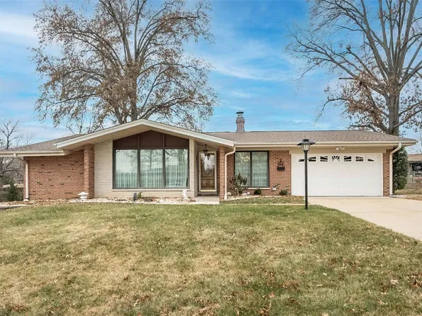 9860 Amberley Dr, Saint Louis, MO 63126