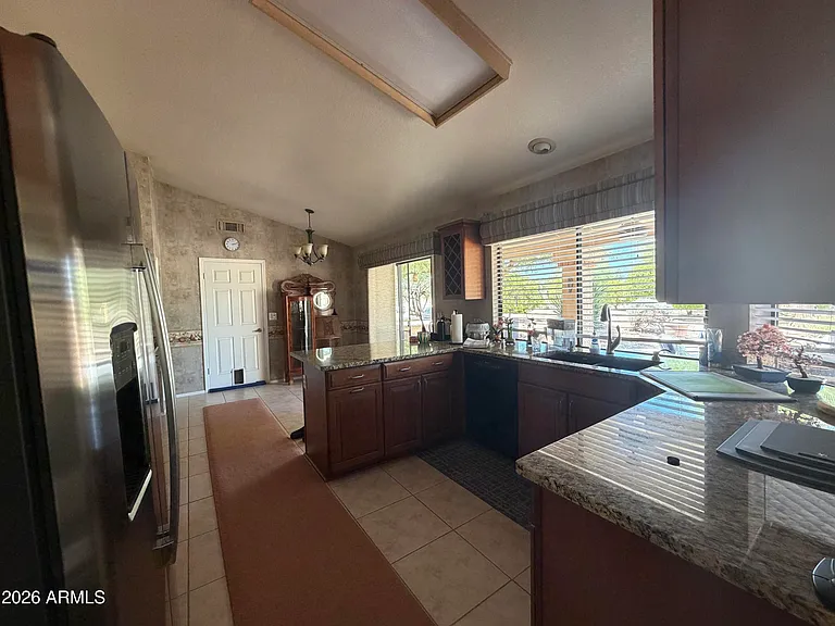 9418 W Tonto Ln — Photo 8