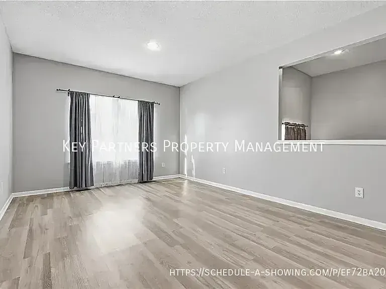 744 Woodson Ln — Photo 2