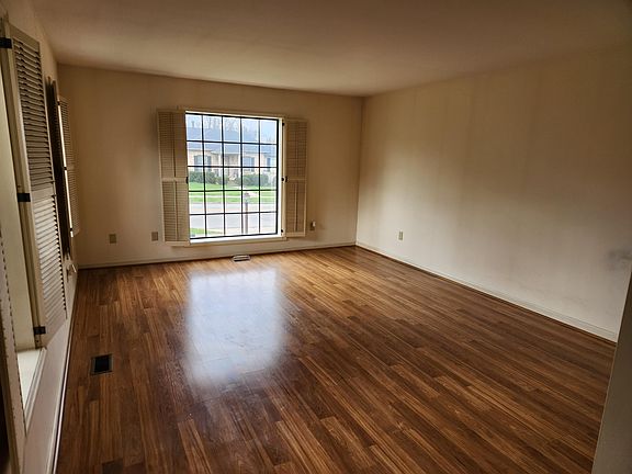 4th image of 375 Patchen Dr