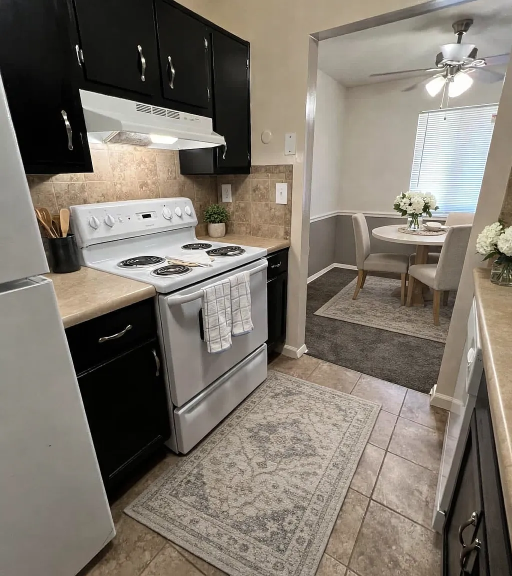 Glenview Apartments — Photo 2