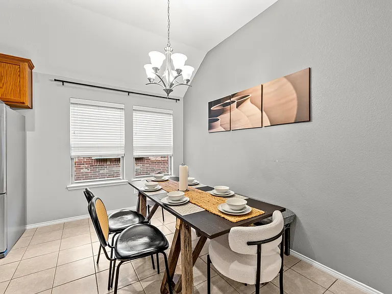 9412 Caliente Dr — Photo 10