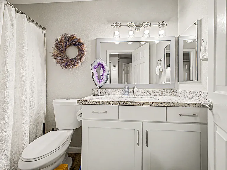 1911 E Belmont Dr — Photo 25