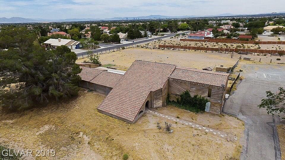 1st image of 8625 W El Campo Grande Ave