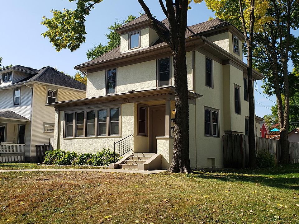 Front of 2 unit home