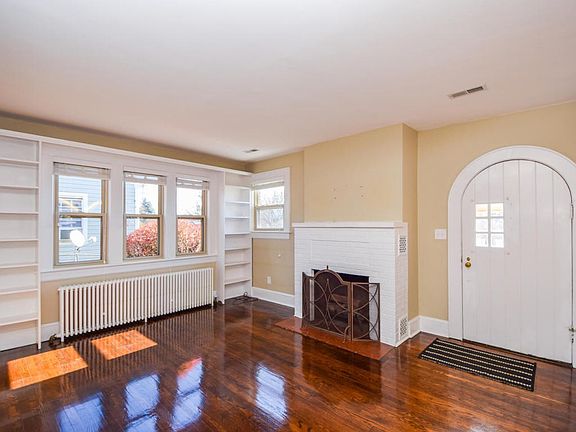 821 Maryland Ave Salem VA-large-003-5-3-