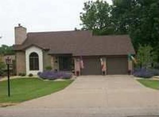 11324 Woodview Dr, Dubuque, IA 52003