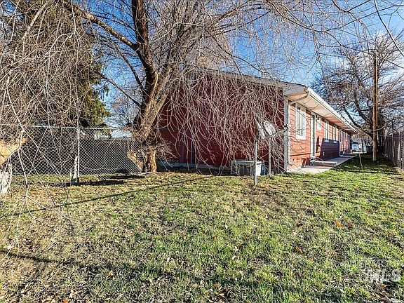 4th image of 1015 S Ivy St