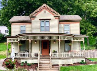 160 N 3rd St, Lansing, IA 52151